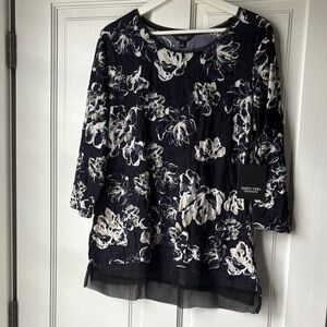 NWT Simply Vera Vera Wang Black and White Floral Blouse Large